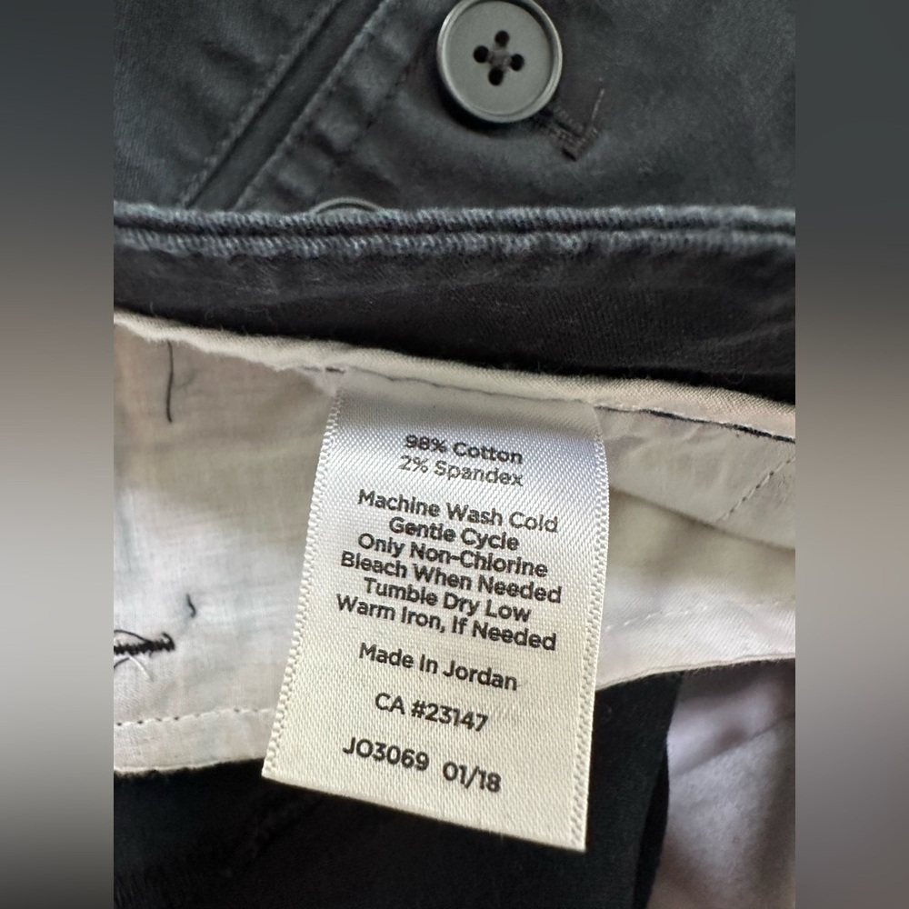 Talbots Petites Cropped Pants Size 2P Black Button Detail Capri Career Casual - Picture 8 of 8